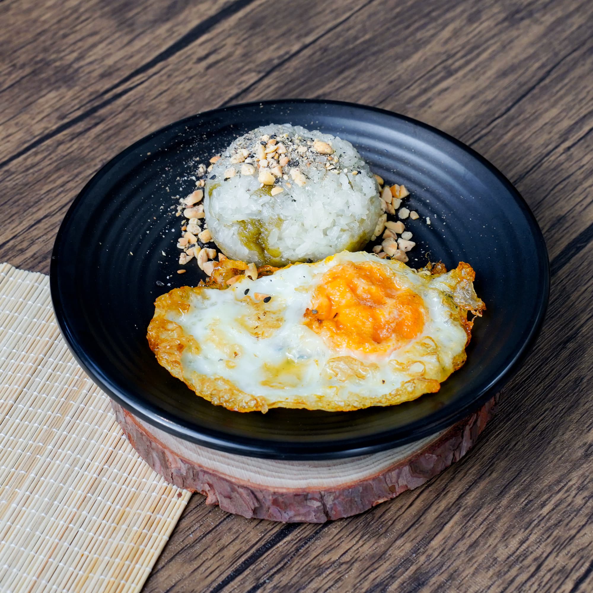 Bánh khúc trứng rán