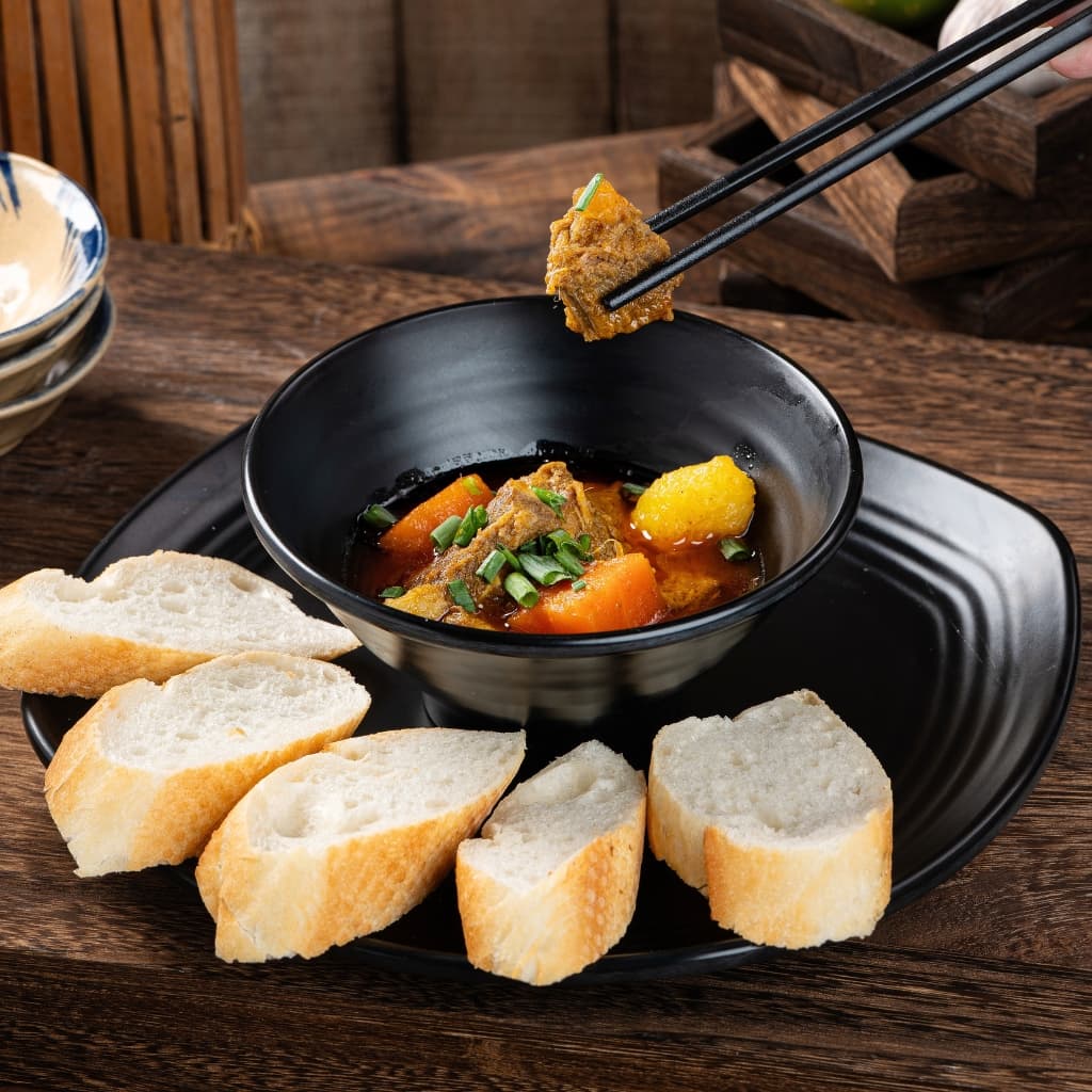 Bánh mì bò sốt vang